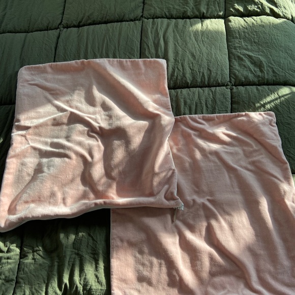 Light pink velvet pillow covers - Picture 2 of 3